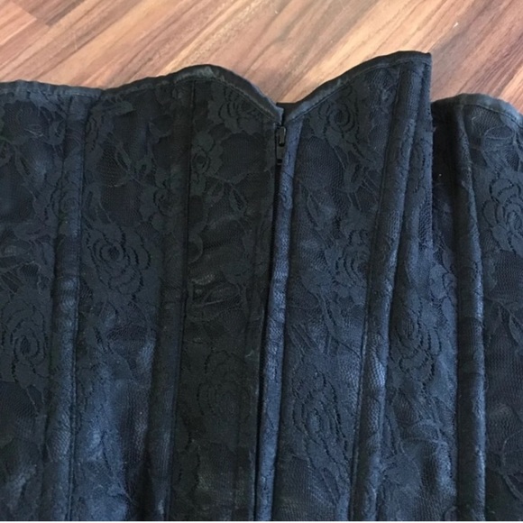 Black lace corset - Picture 4 of 6